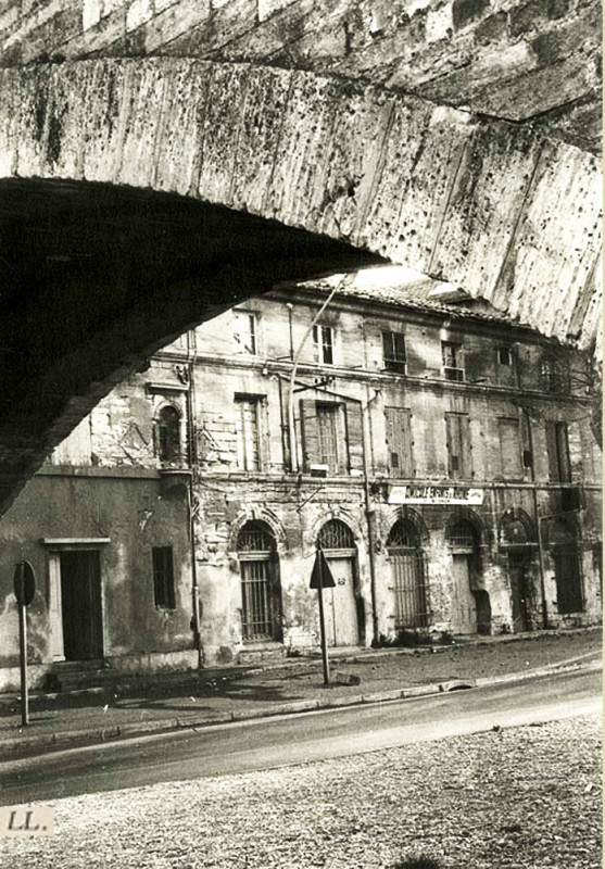 Carte postale ancienne Avignon Boulevard du Rhône habitations Mh détruites