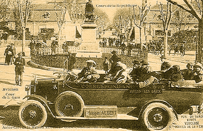 Carte postale ancienne Avignon Gare et République