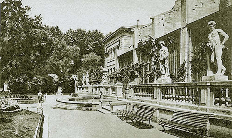 Carte postale ancienne Avignon Square Agricol Perdiguier