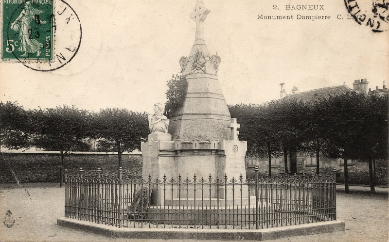 Carte postale ancienne Monument Dampierre à Bagneux