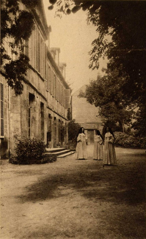 Carte postale ancienne Caen notredamedecharite cpa jardin 1 à Caen