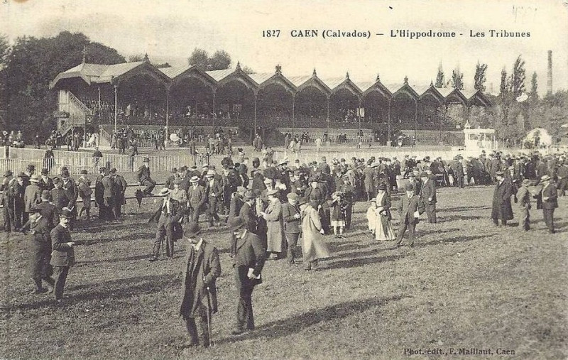 Carte postale ancienne L'Hippodrome - Les Tribunes à Caen