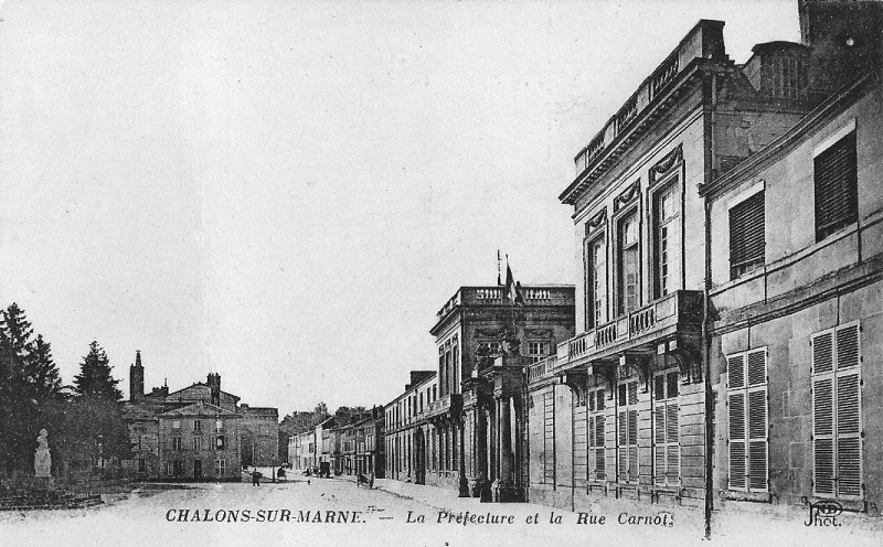 Carte postale ancienne Préfecture rue Carnot à Châlons-en-Champagne