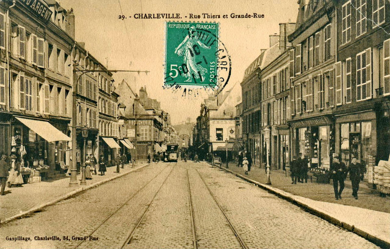 Carte postale ancienne Gaspillage 29 - Charleville - Rue Thiers et Grande-Rue à Charleville-Mézières