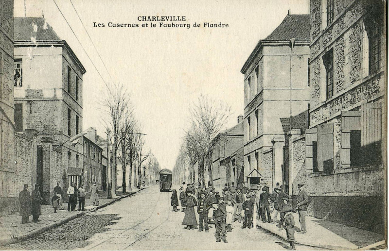 Carte postale ancienne Winling - Charleville - Les Casernes et le Faubourg de Flandre à Charleville-Mézières