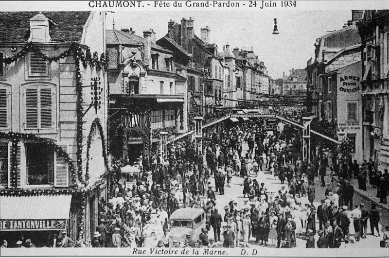 Carte postale ancienne Chaumont grand pardon 1934 49453 à Chaumont
