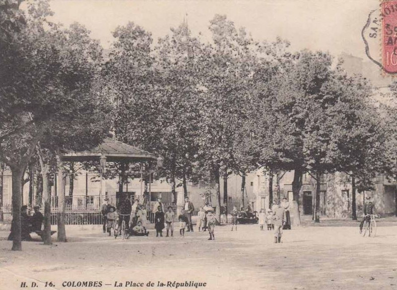 Carte postale ancienne Colombes place de la Republique à Colombes
