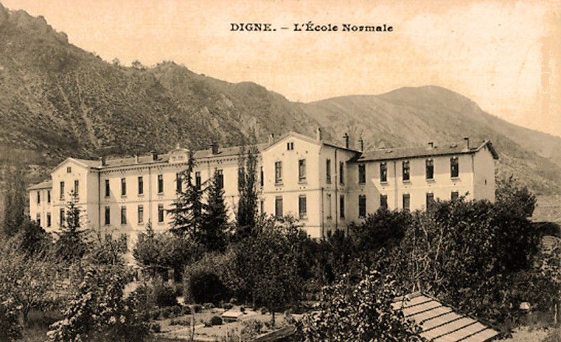 Carte postale ancienne Digne Ecole-Normale à Digne-les-Bains