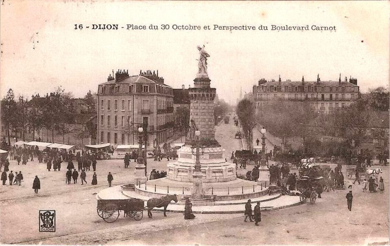 Carte postale ancienne Dijon Place du 30 Octobre à Dijon