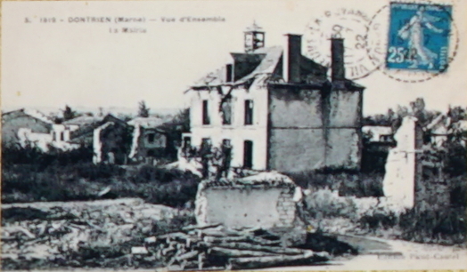 Carte postale ancienne Mairie en ruines Dontrien 10086 à Dontrien