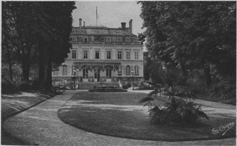 Carte postale ancienne Mairie d'Epernay à Épernay