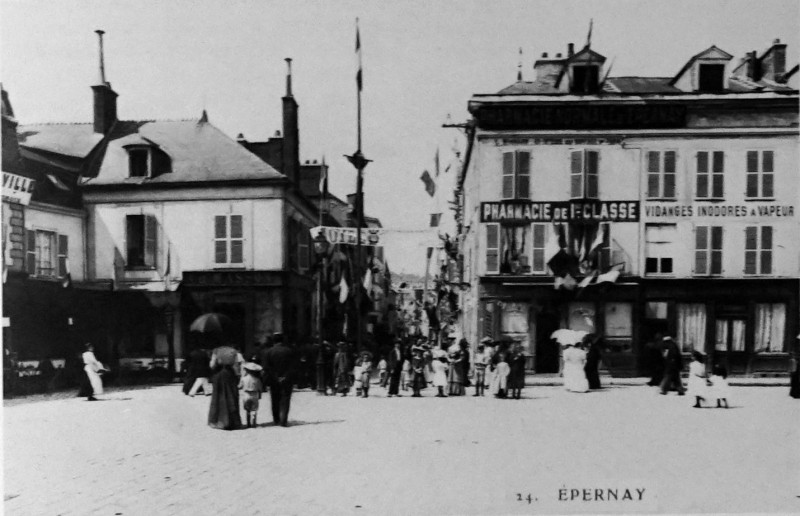 Carte postale ancienne Rue langevin 1008892 à Épernay