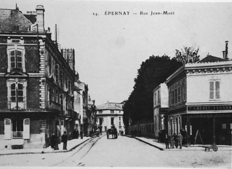 Carte postale ancienne Rue Moet épernay 1008901 à Épernay