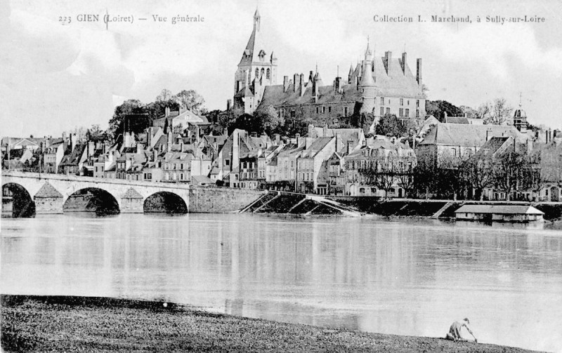 Carte postale ancienne Cp Gien vue générale 2 à Gien