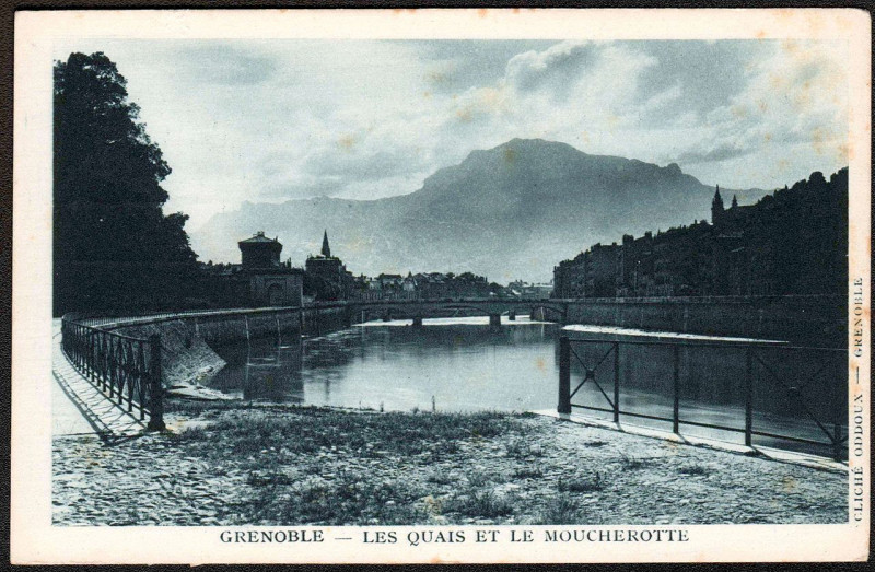 Carte postale ancienne Grenoble Les quais et le Moucherotte à Grenoble