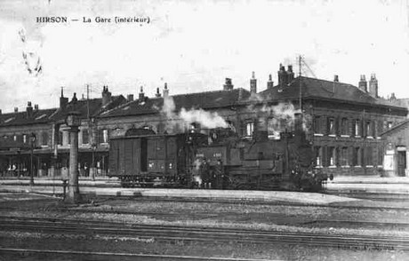 Carte postale ancienne Hirson - la gare d'Hirson (Intérieur) à Hirson