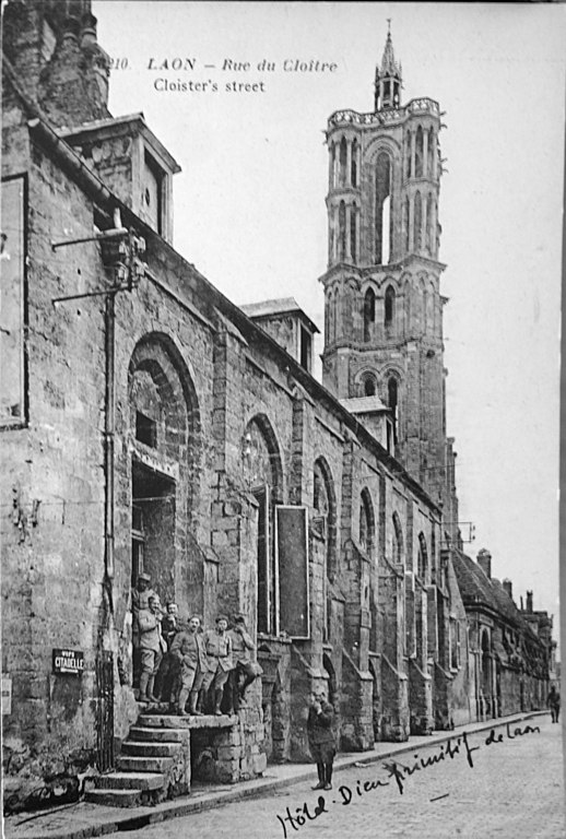 Carte postale ancienne Hotel dieu laon 09823 à Laon