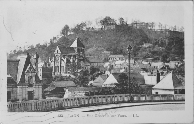 Carte postale ancienne Vaux sous laon église 09811 à Laon