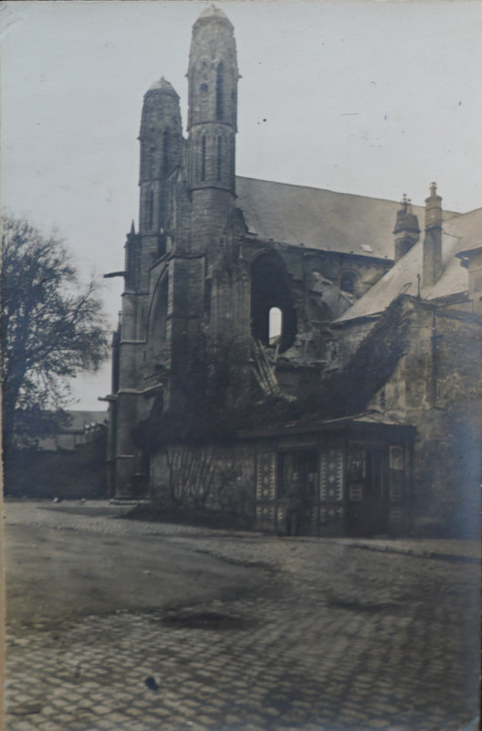 Carte postale ancienne Eglise st martin post 1GM 09850 à Laon