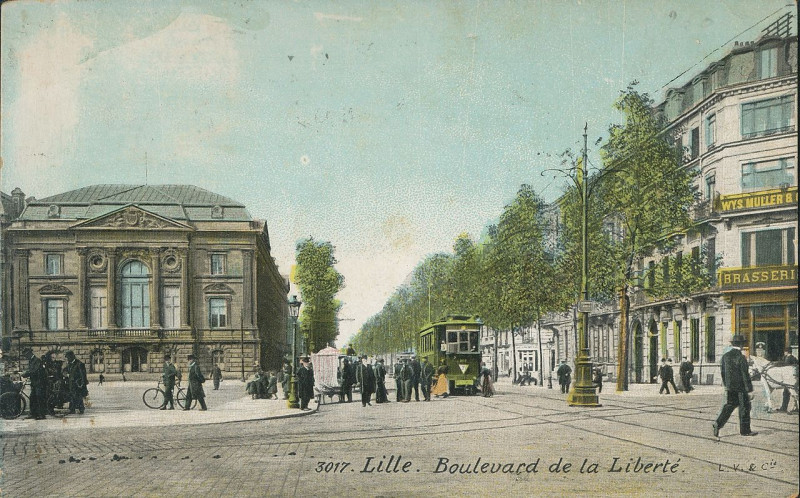 Carte postale ancienne Boulevard de la Liberté à Lille