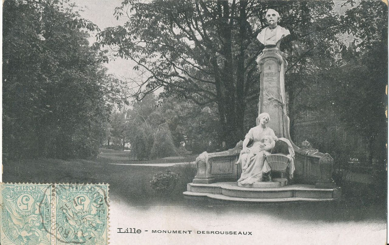 Carte postale ancienne Lille - Monument Desrousseaux à Lille
