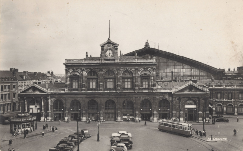 Carte postale ancienne Lille La Gare (non colorisée) à Lille