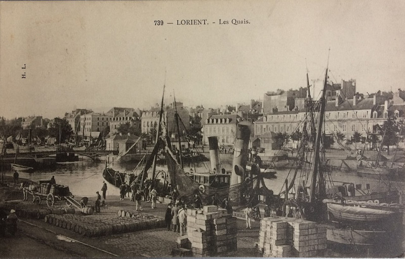 Carte postale ancienne CPHLLorient739LesQuais à Lorient