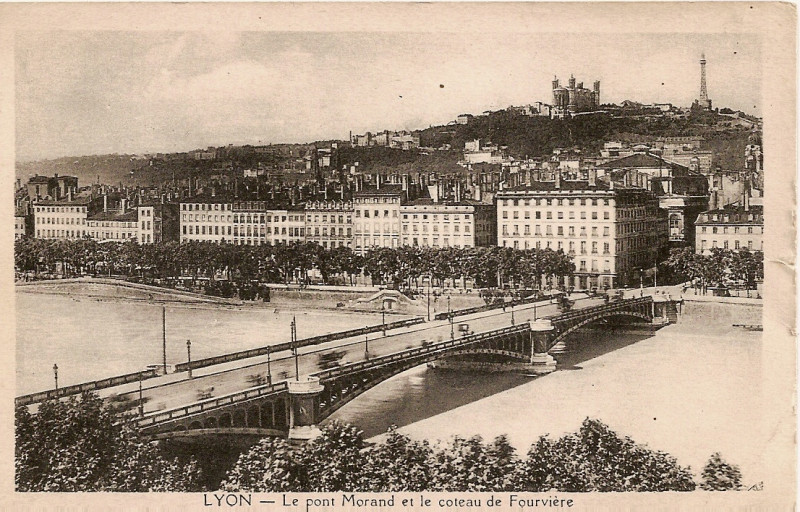Carte postale ancienne Lyon - le Pont Morand et le coteau de Fourvière à Lyon