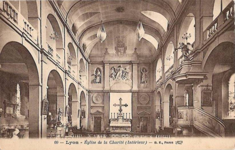Carte postale ancienne Lyon hopital charite chapelle nef à Lyon