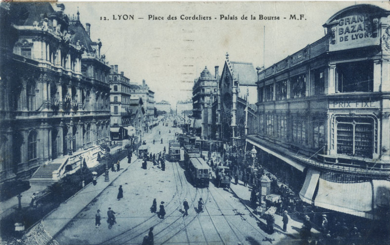 Carte postale ancienne Mf 12 - Lyon - Place des Cordeliers - Palais de la Bourse à Lyon
