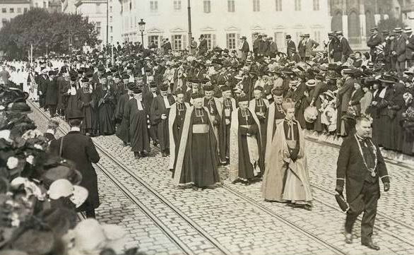 Carte postale ancienne Recteur et doyens de la Faculté catholique de Lyon en 1912 à Lyon
