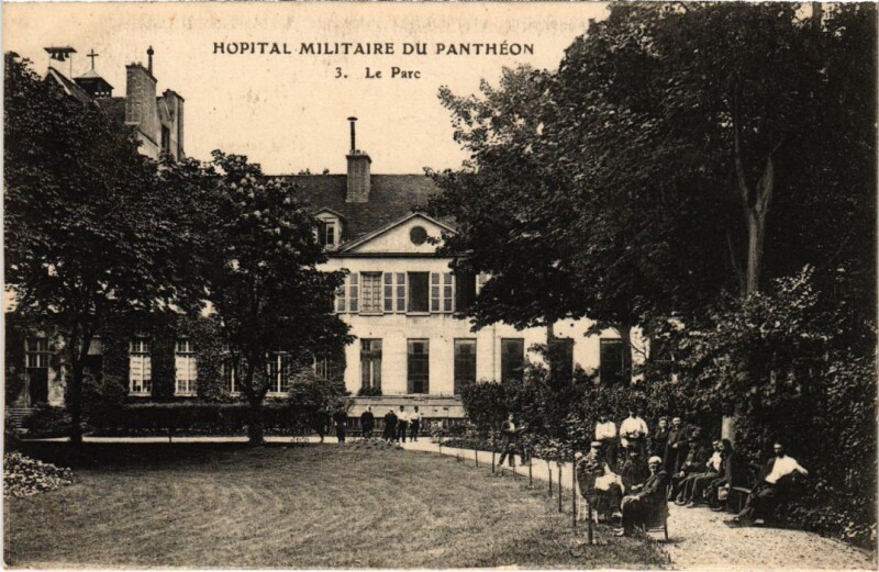 Carte postale ancienne Paris 5e Hopital Militaire du Pantheon le parc à Paris 5e