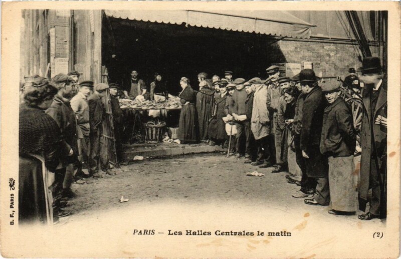 Carte postale ancienne Les Halles Centrales le matin à Paris 1er