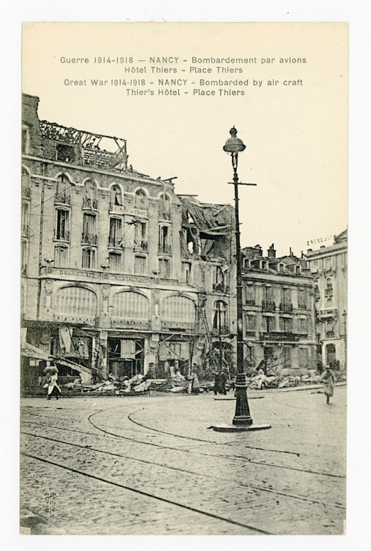 Carte postale ancienne Nancy - bombardement par avions. Hôtel Thiers. Nancy - bombarded by air craft. Thier's Hôtel, Place P-Fg-Cp-00070