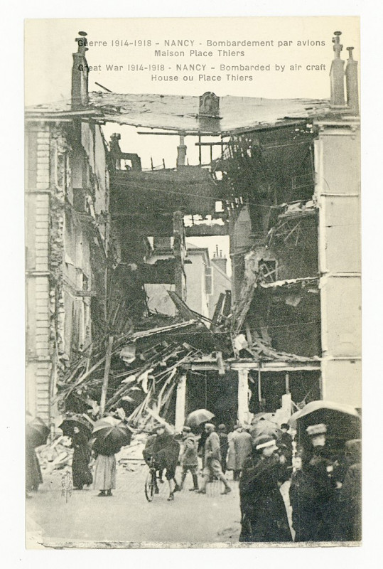 Carte postale ancienne Nancy - bombardement par avions. Maison Place Thiers. Nancy - bombarded by air craft. House ou Place P-Fg-Cp-00069