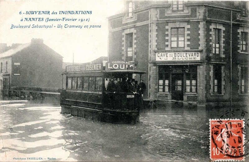 Carte postale ancienne Nantes inondations 1910 tramway