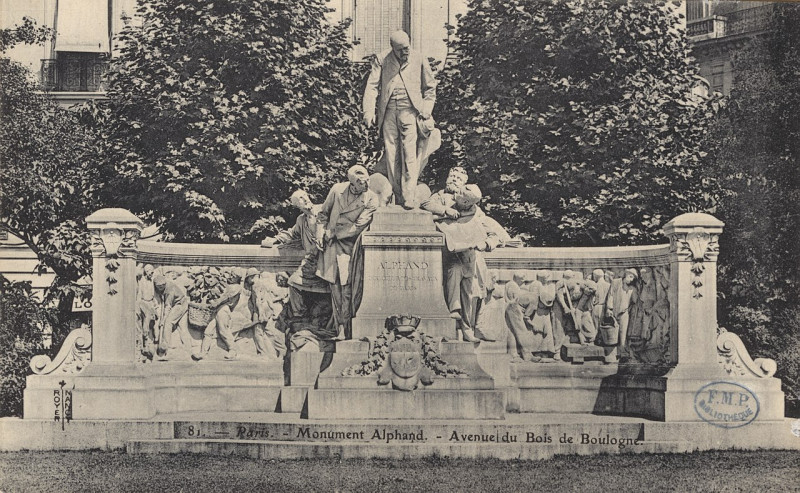 Carte postale ancienne Monument Alphand - Avenue du Bois de Boulogne à Paris 16e