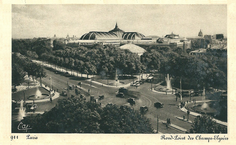 Carte postale ancienne Rond-Point des Champs-Elysées à Paris 8e