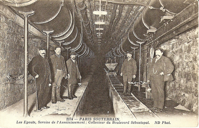 Carte postale ancienne Paris Souterrain - Les égouts, service de l'assainissement ; collecteur du Boulevard Sébastopol