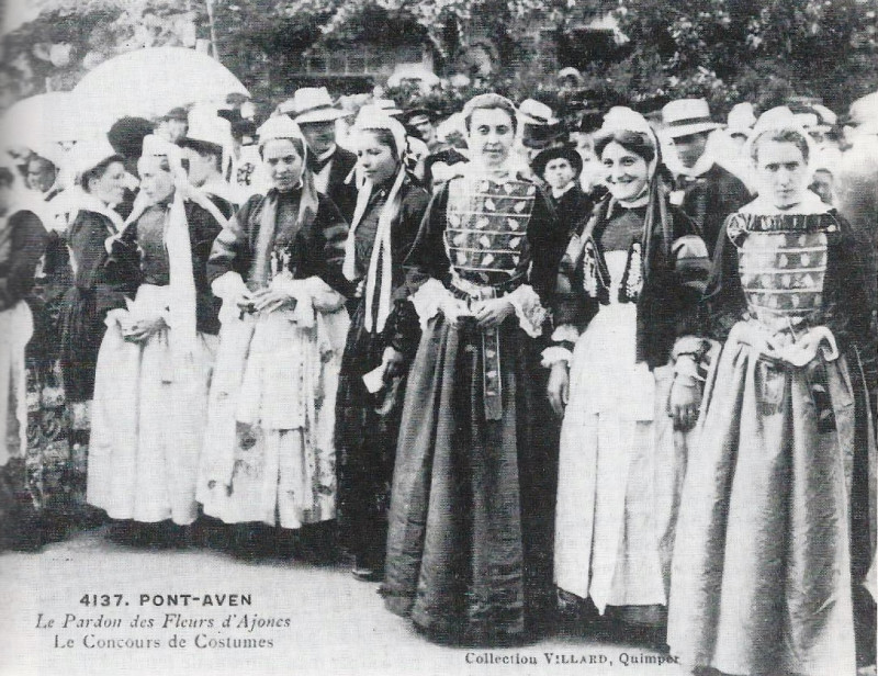 Carte postale ancienne Pont-Aven Pardon Fleurs d'Ajoncs avant 1907