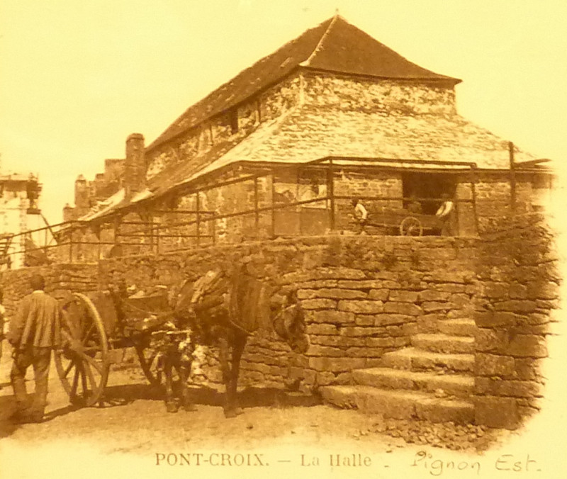 Carte postale ancienne 098 Pont-Croix Les halles à Pont-Croix