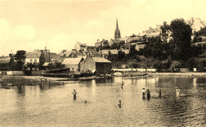 Carte postale ancienne Pont-Croix vu de Keridreuff vers 1910