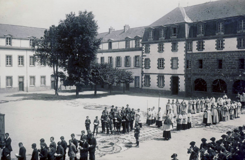 Carte postale ancienne Procession à Pont-Croix
