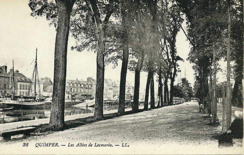 Carte postale ancienne Quimper Les Alées de Locmaria
