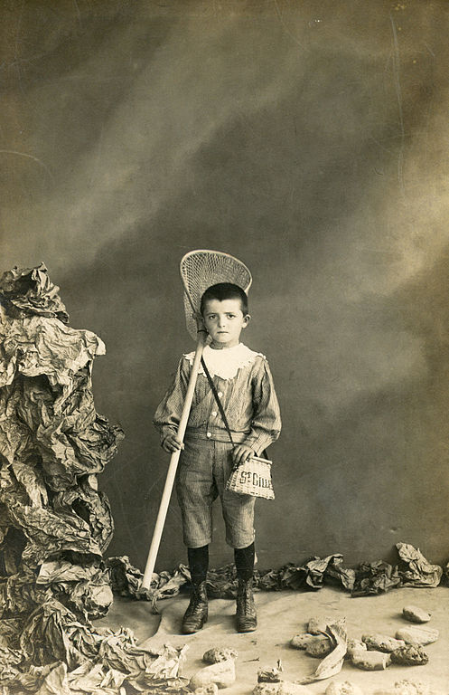 Carte postale ancienne Boutain Portrait garcon epuisette