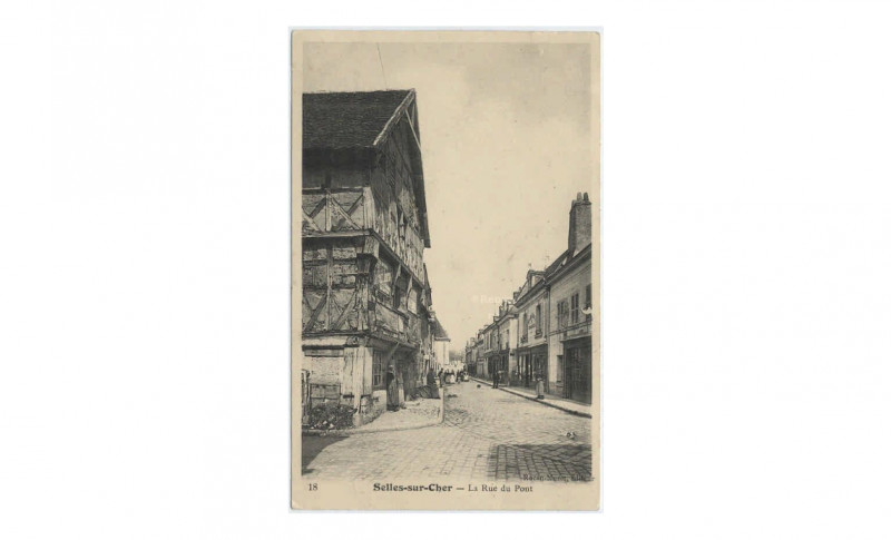 Carte postale ancienne Cartes postales de la collection des Archives départementales (FRAD041 6 FI) - 6 Fi 242-10 La rue du pont