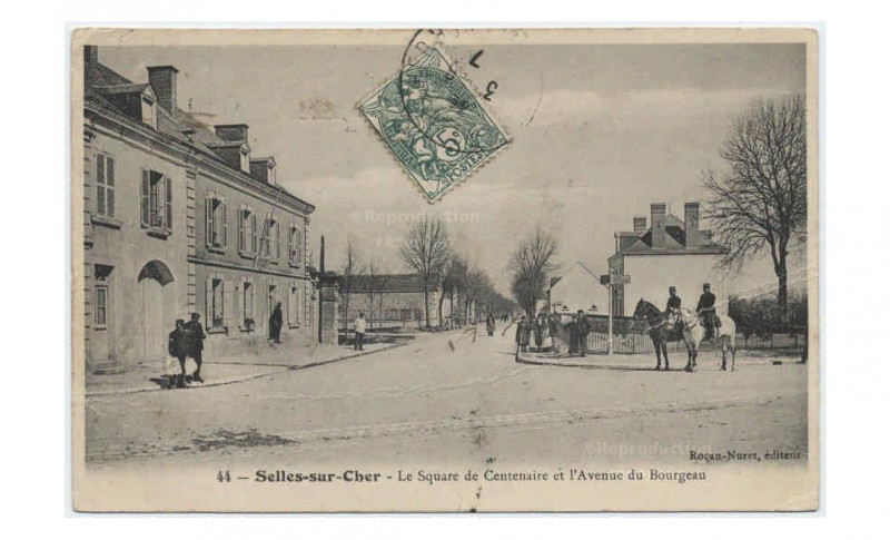 Carte postale ancienne Cartes postales de la collection des Archives départementales (FRAD041 6 FI) - 6 Fi 242-14 Le square de Centenaire et l'avenue du Bourgeau