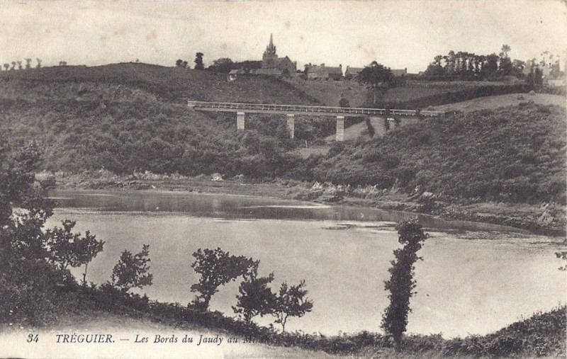Carte postale ancienne Tréguier - Les bords du Jaudy au Minihy - LL34
