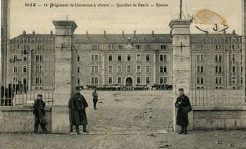 Carte postale ancienne 39-Dôle-Entrée 14ème régiment de chasse-Nd