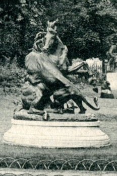 Carte postale ancienne Cheval attaqué par un lion